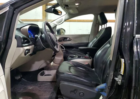 2020 Chrysler Voyager Lxi z USA, uszkodzony, nr VIN 2C4RC1DG0LR176424